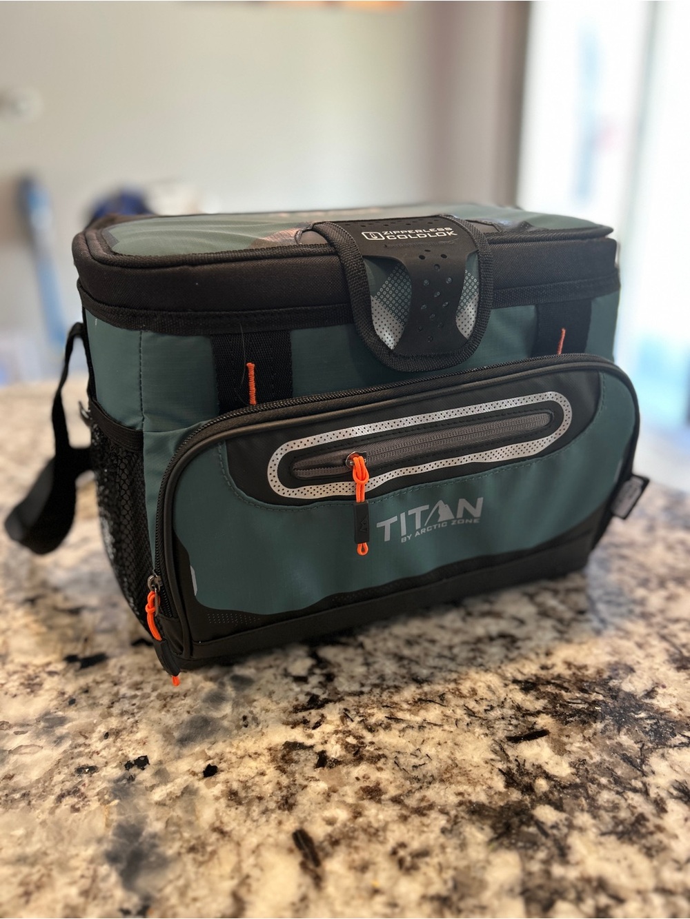 Titan by Arctic Zone Deep Freeze Zipperless Hardbody 8qt Cooler Lunch Bag
